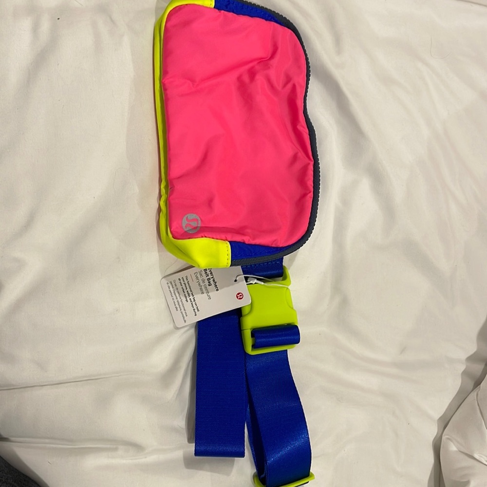 Lululemon Everywhere Beltbag NWT